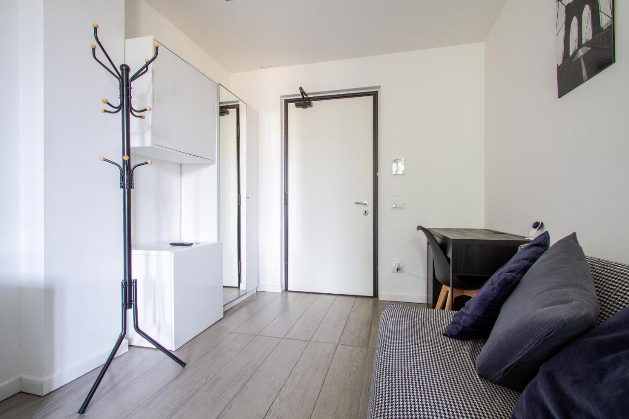 Lux Apartment Milano Metro M2 Milão Exterior foto